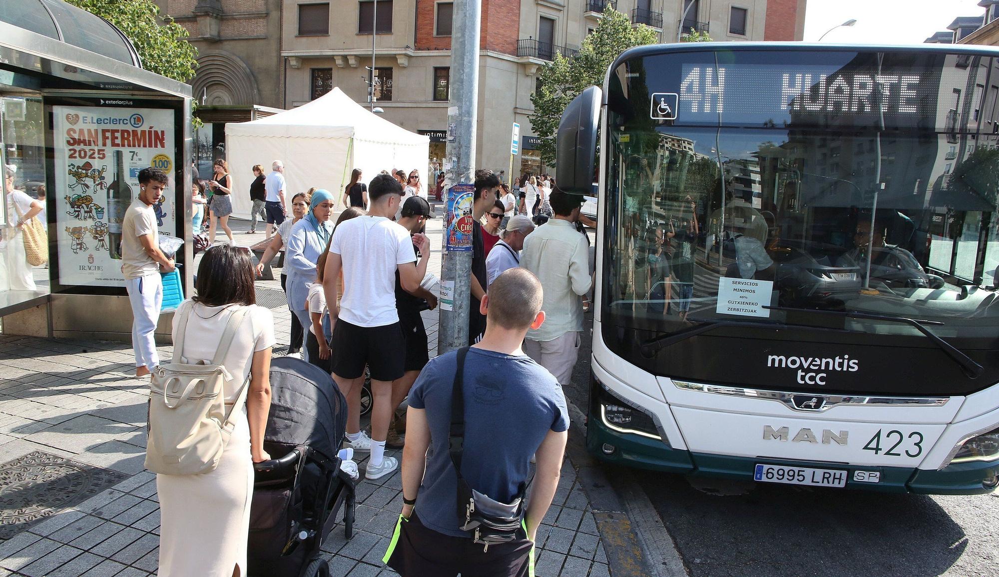 Primera jornada de la huelga indefinida en julio en el servicio de villavesas