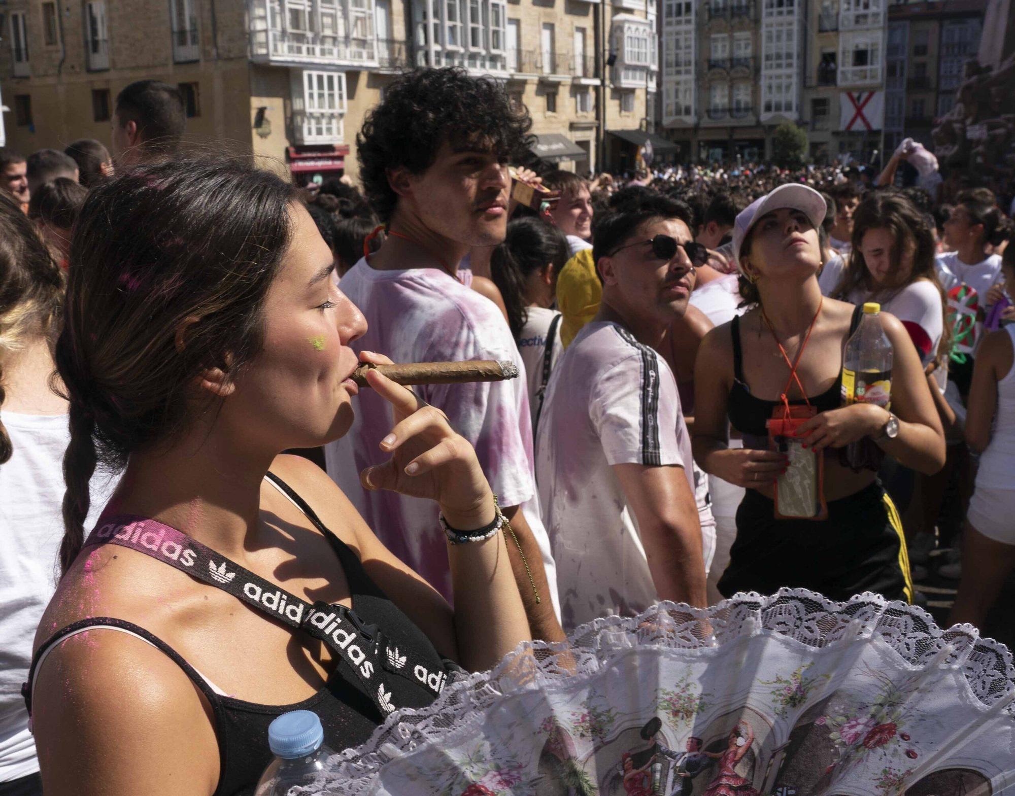 En imágenes: Vitoria sale a la calle a celebrar La Blanca tras el txupinazo