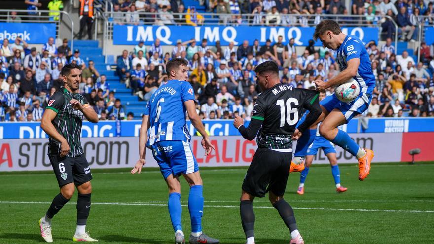 En Imágenes: El Alavés se impone al Elche
