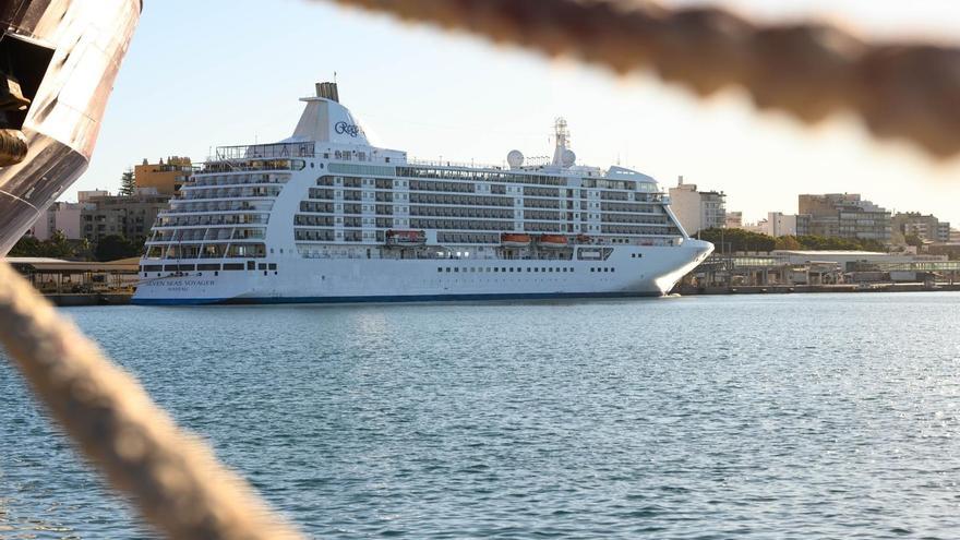 La amenaza de un virus en un crucero en mitad del océano: el riesgo de epidemia es bajo si se actúa rápido