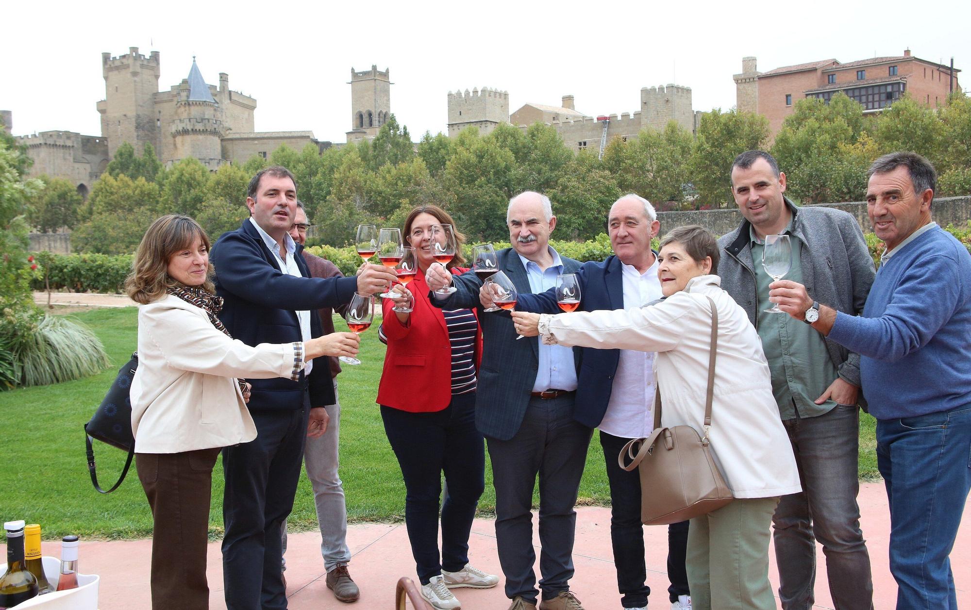 Vendimia en Navarra 2025 | Fotos del simbólico 'corte del último racimo' en Olite