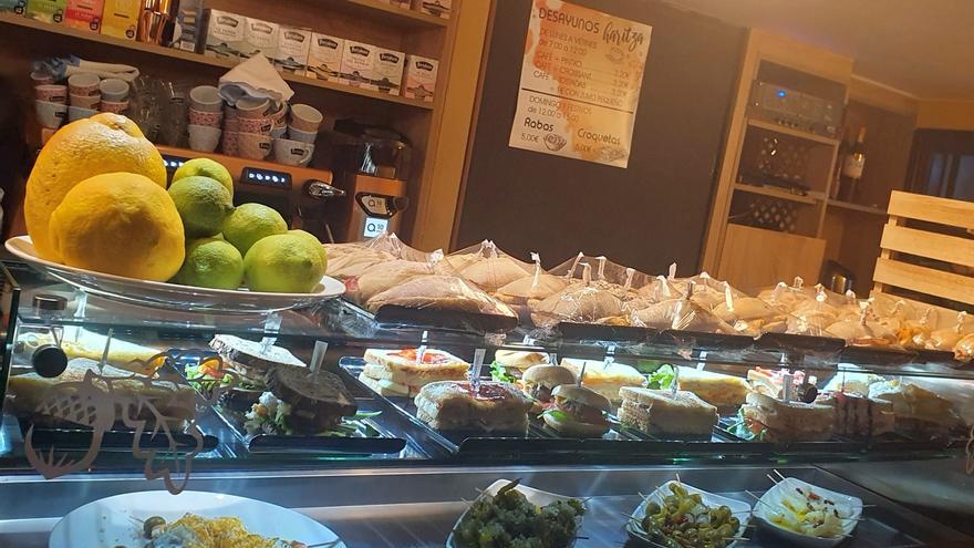 Nueva gerencia con amplia oferta de pintxos y cocina el fin de semana en el Haritza de Mungia