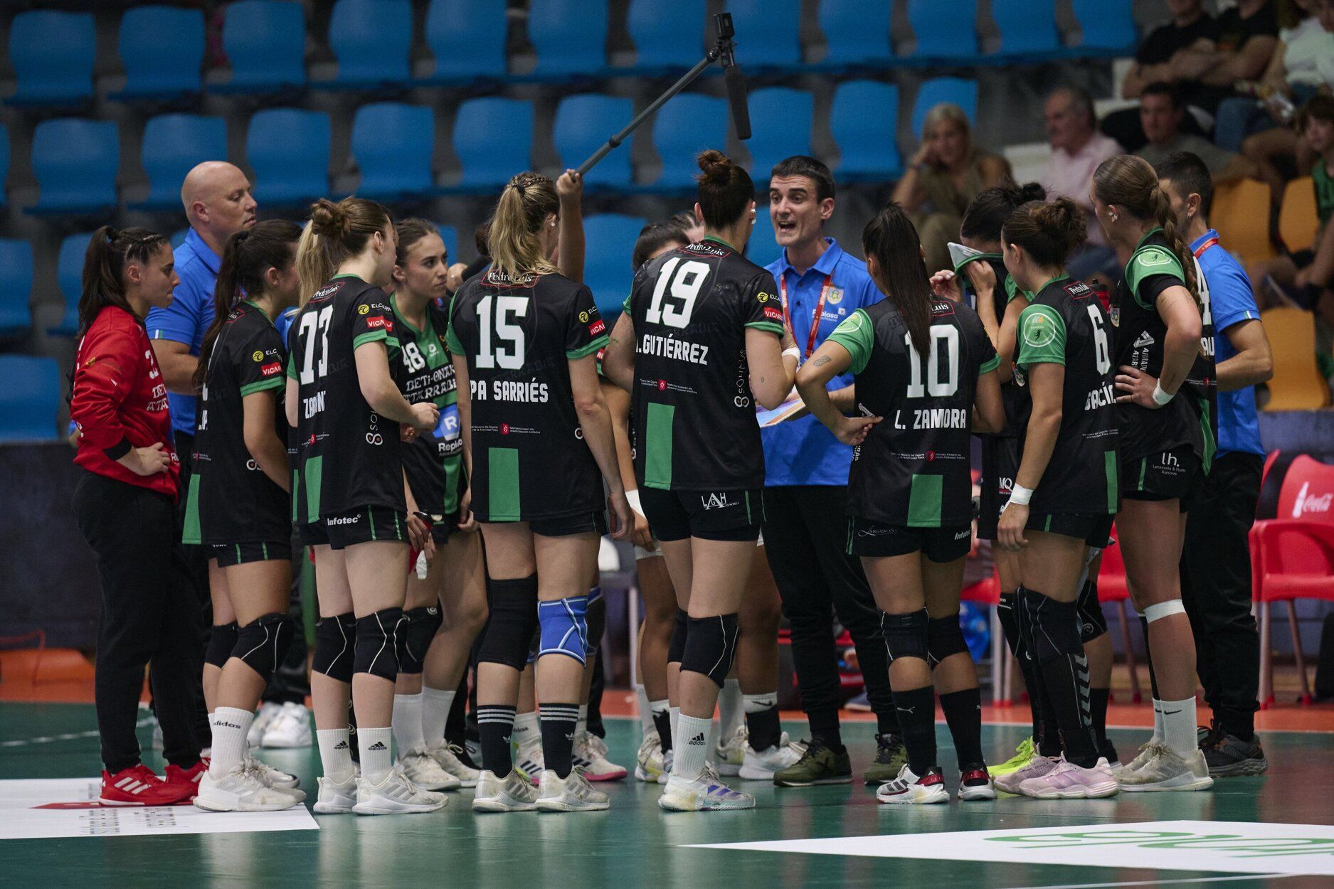 Fotos de las semifinales de la Supercopa Ibérica de balonmano en Anaitasuna