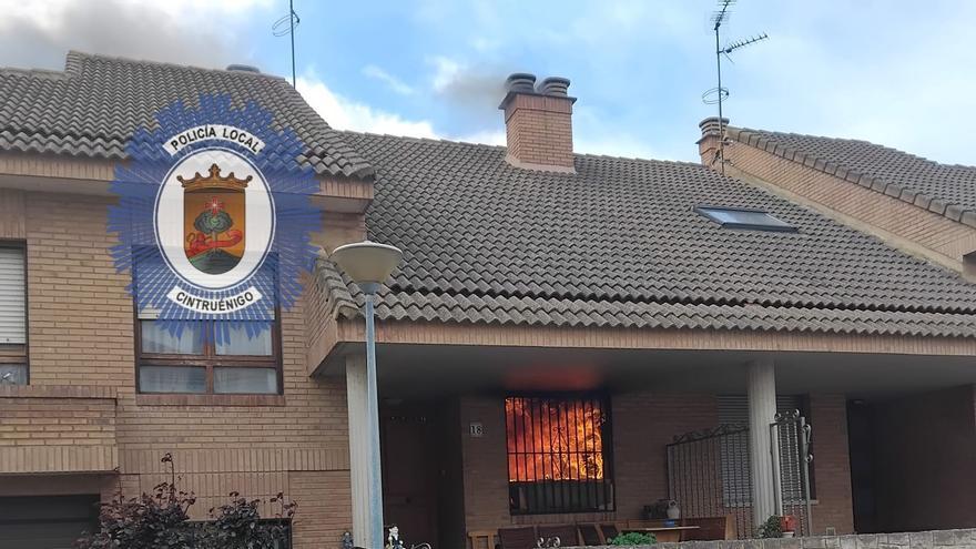Fotos del incendio de una vivienda en Cintruénigo