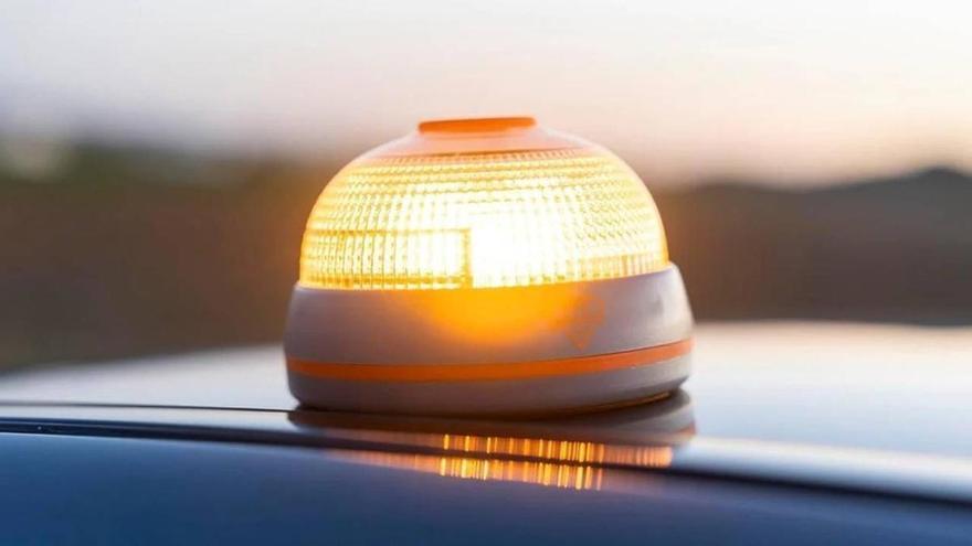 ¿Es obligatoria la luz de emergencia V16 para tu moto en 2026? Esto es lo que dice la RACE