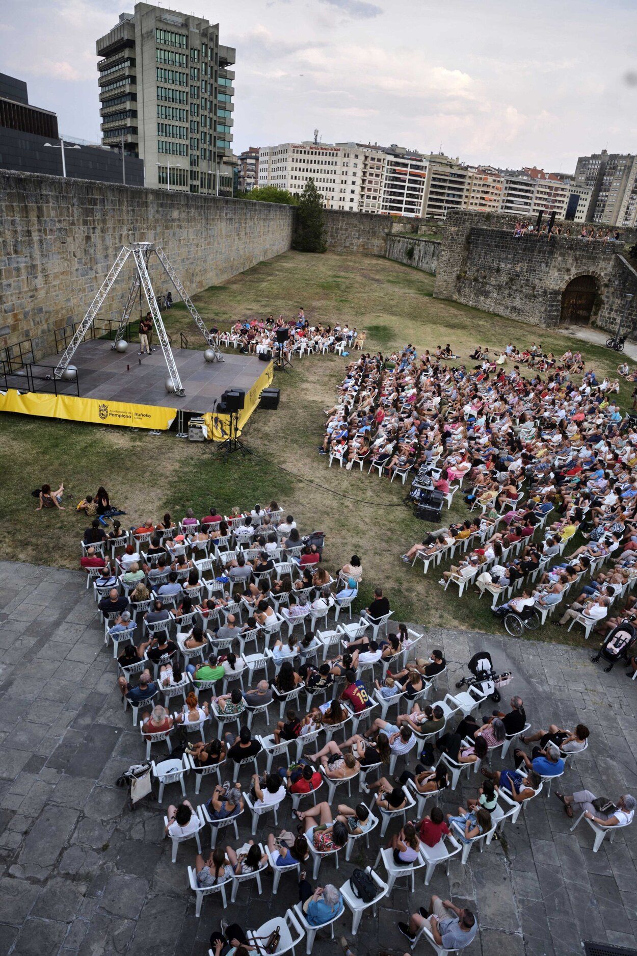 Fotos del espectáculo de circo y acrobacias de la compañía Cia Seon