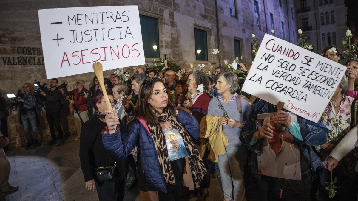 Manifestación bajo el lema &#039;Mazón a prisión&#039;