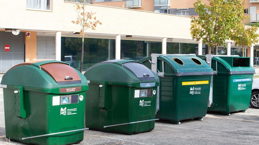 ¿Quién se lucra con los nuevos contenedores de tarjeta?