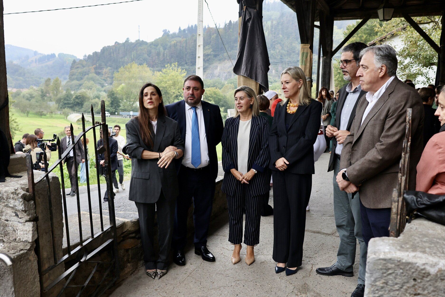Autoridades en el Pleno Extraordinario en Altzo