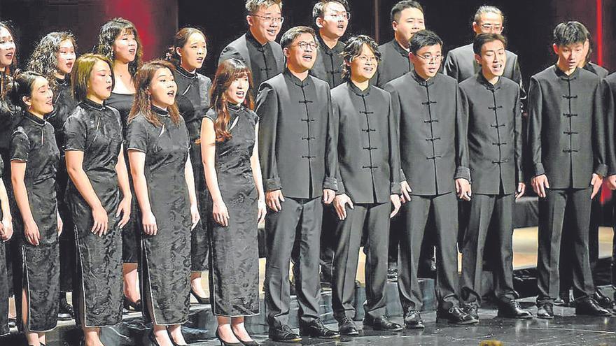 Los coros y el dulce marcan el ritmo de Tolosa