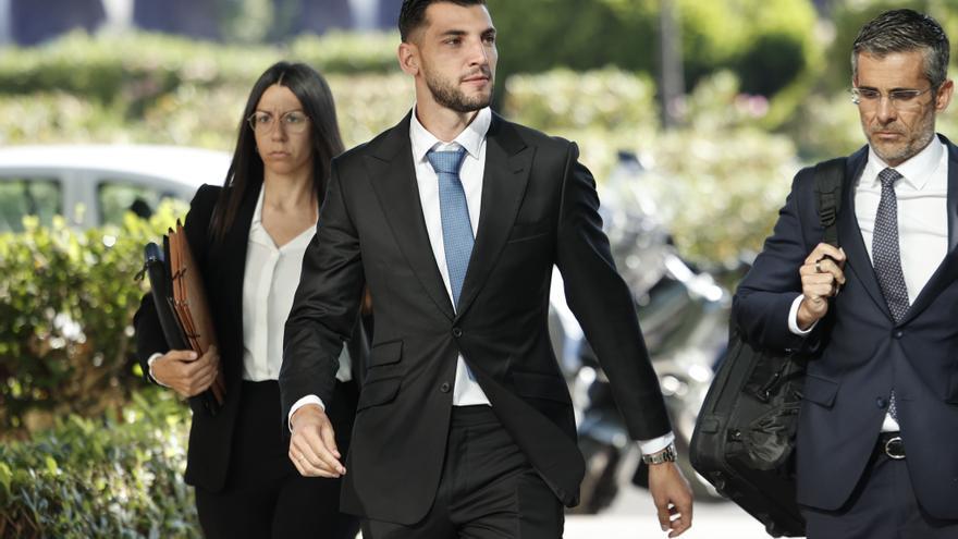 La víctima de Rafa Mir relata la doble agresión en el juicio: "Me puse a llorar, tenía miedo y le pedí que parara"