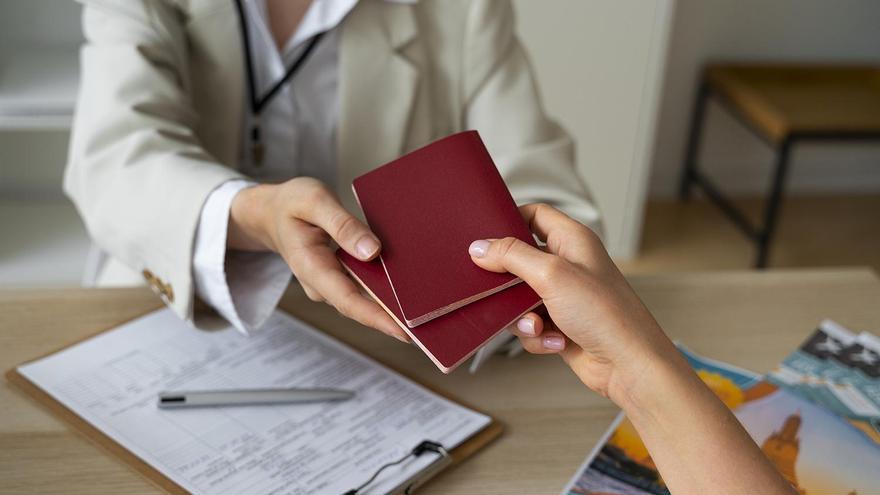 Colombianos, argelinos y peruanos lideran las 3.600 citas para regularizar migrantes en Pamplona