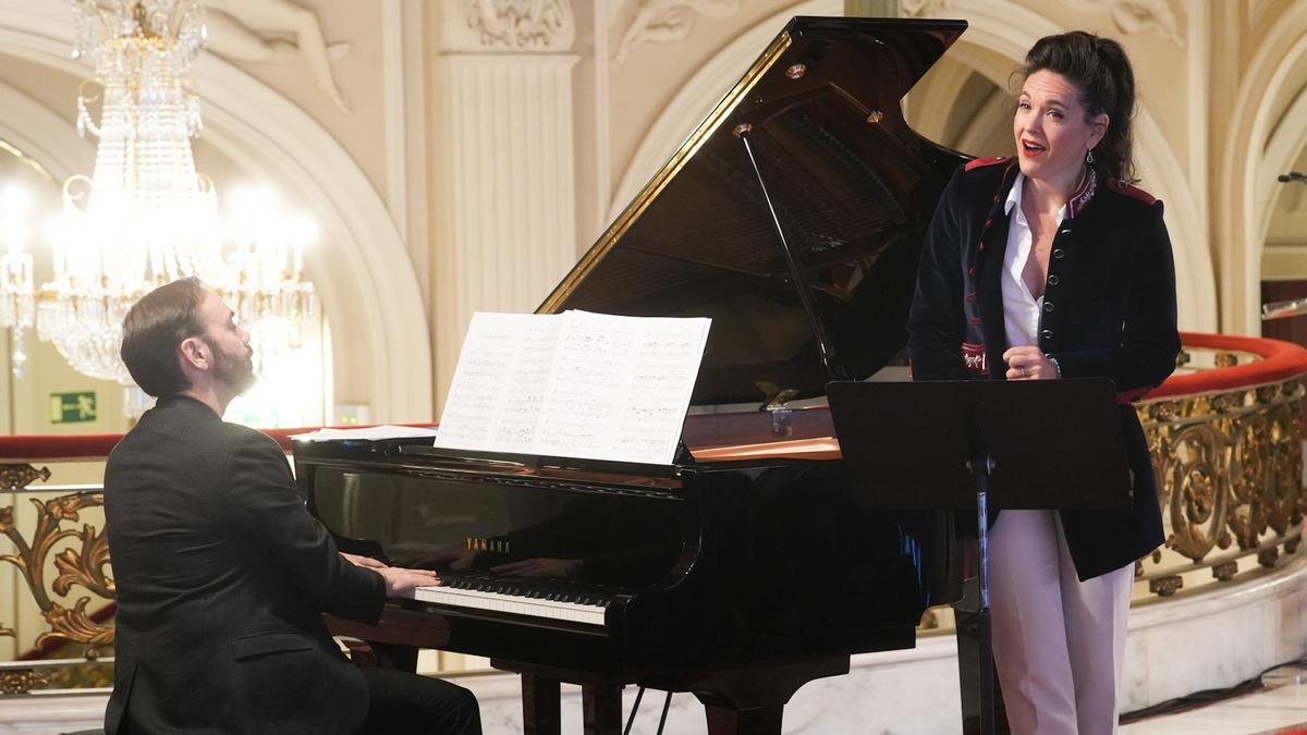 La soprano Vanessa Goikoetxea y el pianista Rubén Fdez. Aguirre han interpretado en el Teatro Arriaga tres canciones del disco Frühling