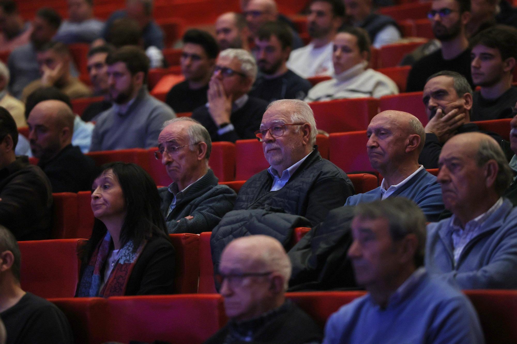 Fotos de la Asamblea de socios de Osasuna en Baluarte