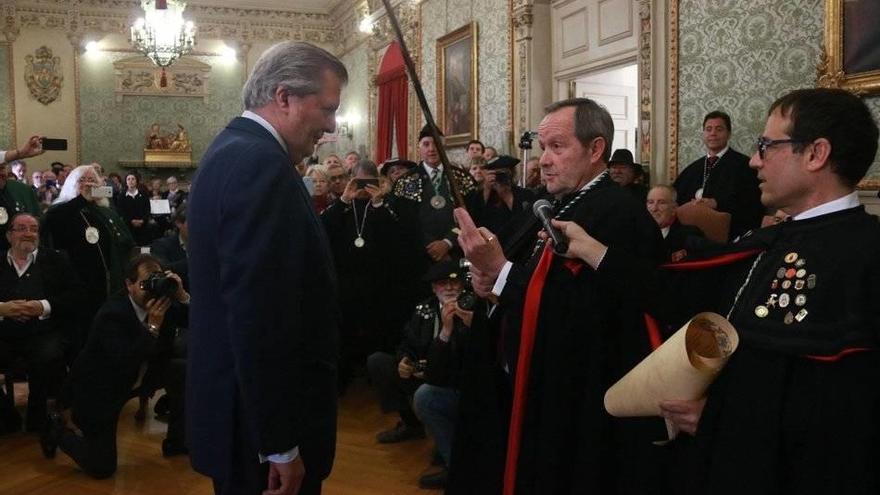Méndez de Vigo, con la espada sobre la cabeza junto a Ramírez de Ganuza.