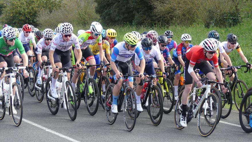 Banderazo de salida para la Aiarako Bira en Artziniega