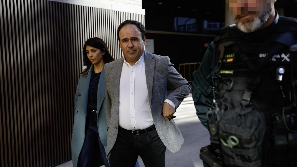 Juanfran Pérez Llorca a su llegado a los juzgados de Catarroja para declarar ante la jueza.
