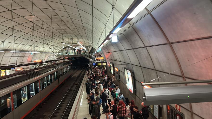 Metro Bilbao recupera la normalidad tras una mañana de retrasos
