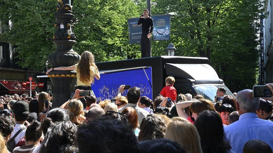 Zetak revoluciona la Gran Vía y Bilbao vibra con un adelanto de lo que será "la gran cita" de San Mamés