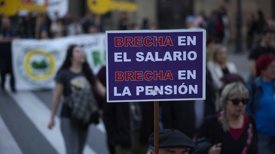 ELA y LAB acusan a UGT y CCOO de impedir negociar un SMI propio