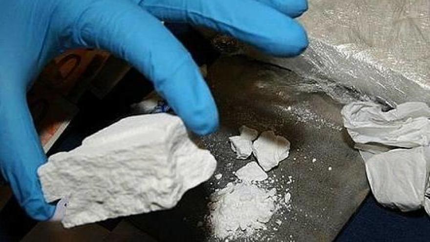 Juzgan al pasajero de un autobús sorprendido con 1,3 kilos de cocaína