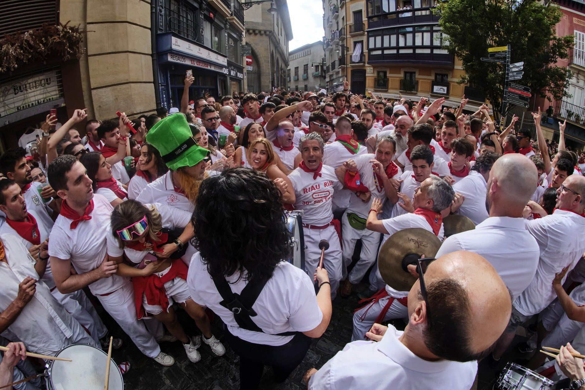 GALERÍA / Pamplona vibra con un multitudinario 'Riau-Riau'