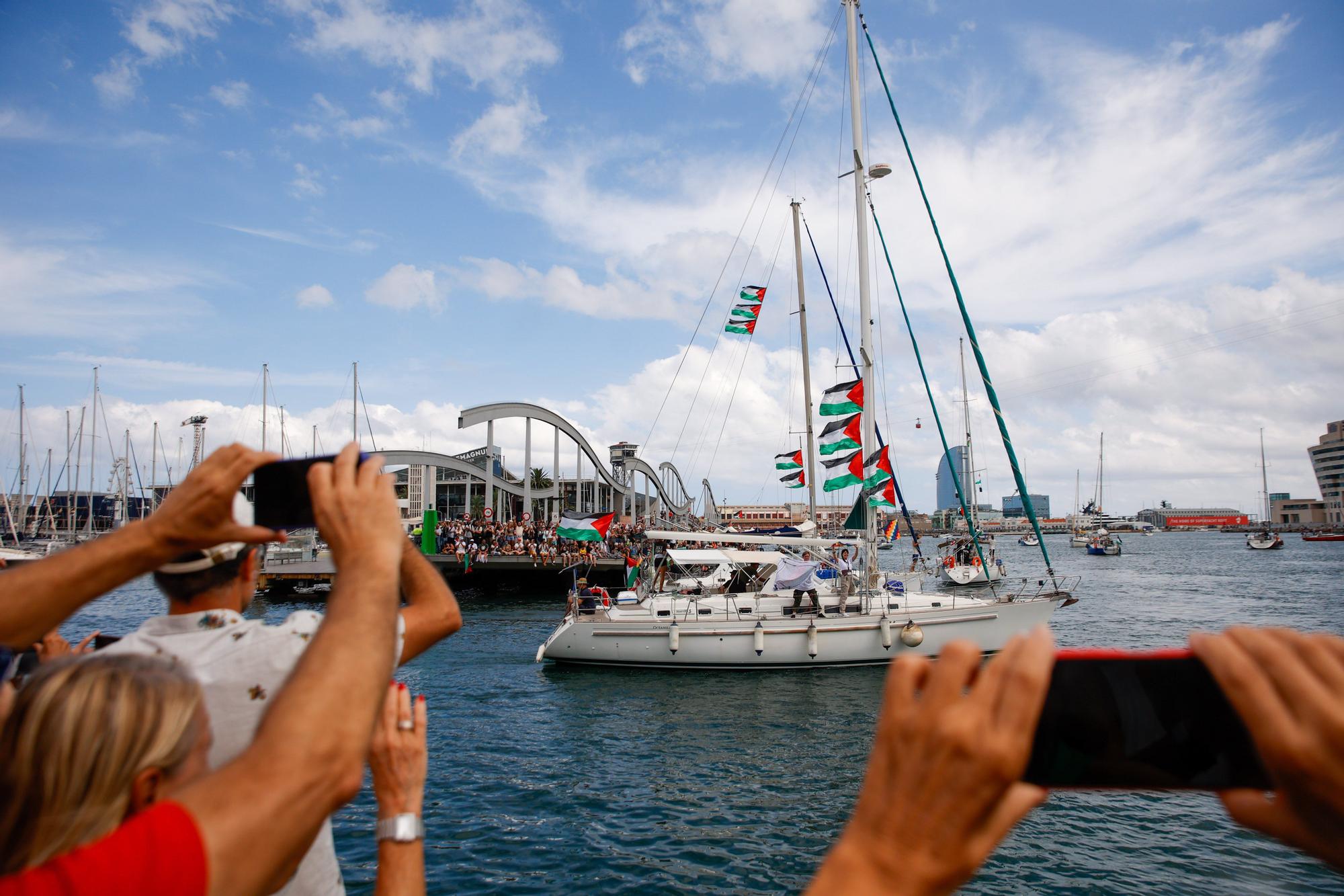 Fotos: La flotilla Global Sumud zarpa rumbo a Gaza