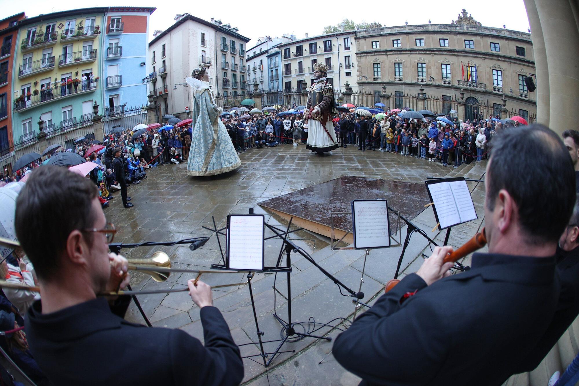 La Catedral de Pamplona presenta en público los gigantes que tuvo hace siglos