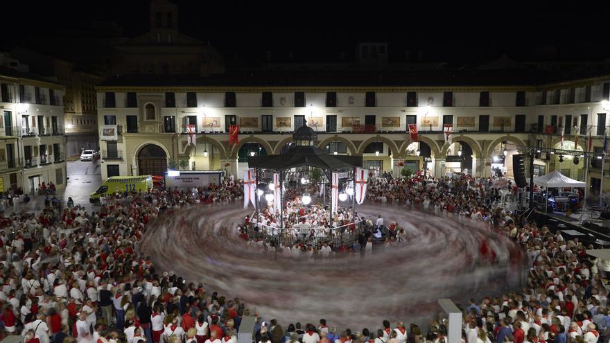 Fotos del baile de La Revoltosa en Tudela