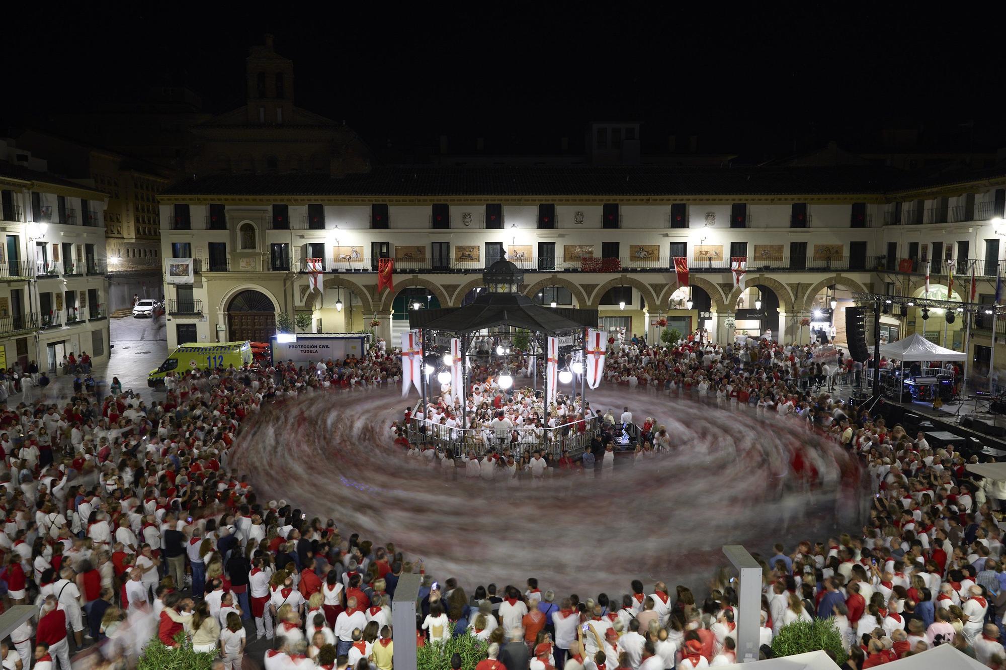 Fotos del baile de La Revoltosa en Tudela