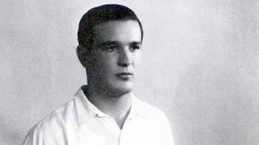Luis María Ituarte Zuazo posa ataviado de pelotari.