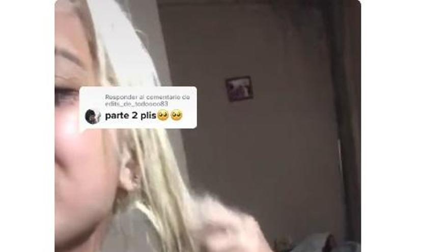 Una joven va a teñirse el pelo y acaba prácticamente calva