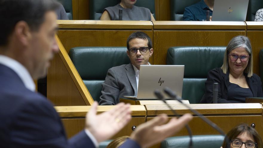Pradales refuerza la partida de vivienda y afea a Bildu que intente dividir al Gobierno