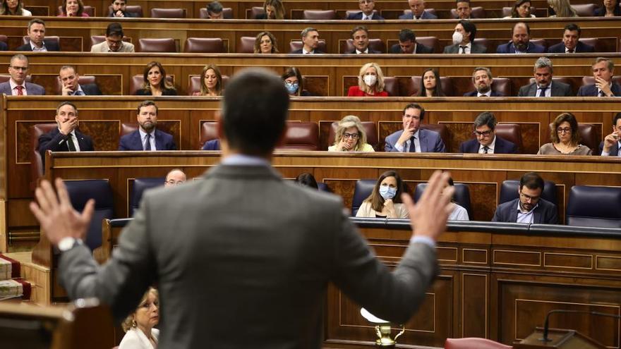 El presidente del Gobierno español, Pedro Sánchez, interviene en una sesión de control.