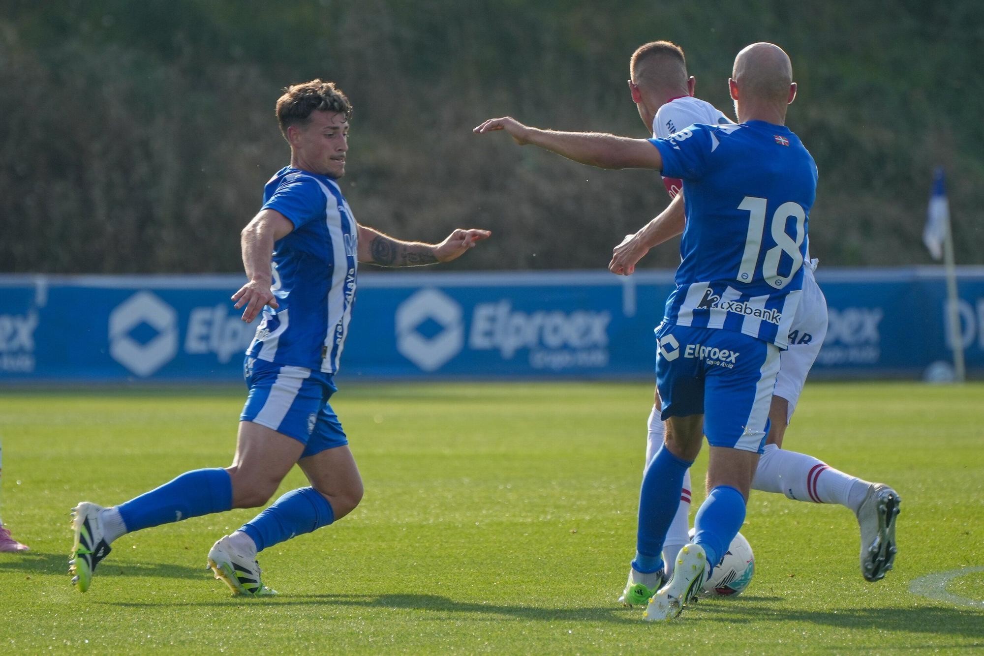En imágenes: El Alavés pierde contra el Huesca en pretemporada (0-1)
