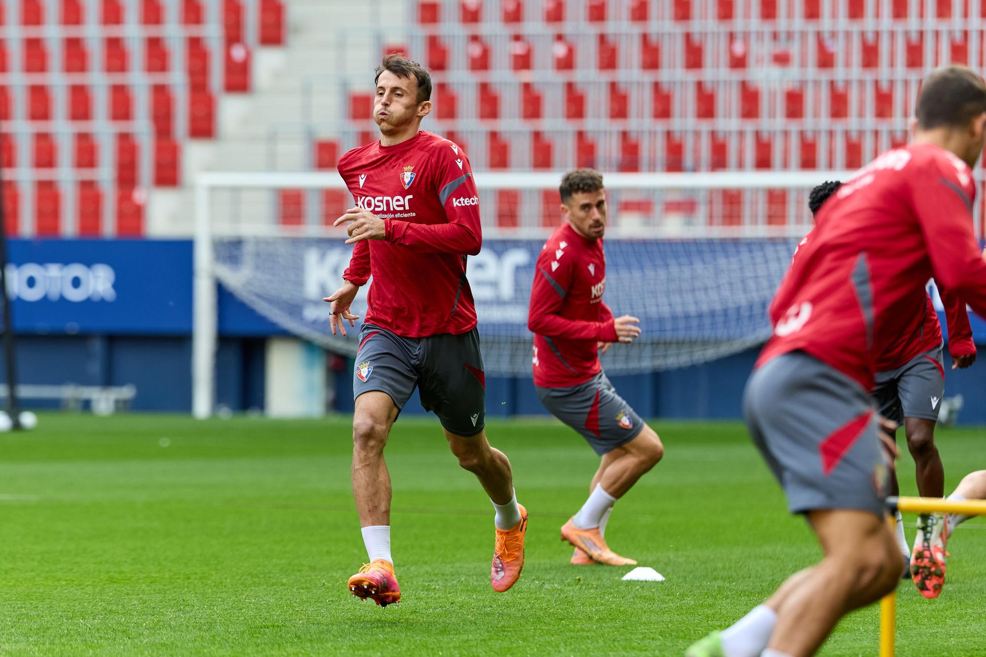 Fotos del entrenamiento de Osasuna en El Sadar (23 de octubre de 2025)