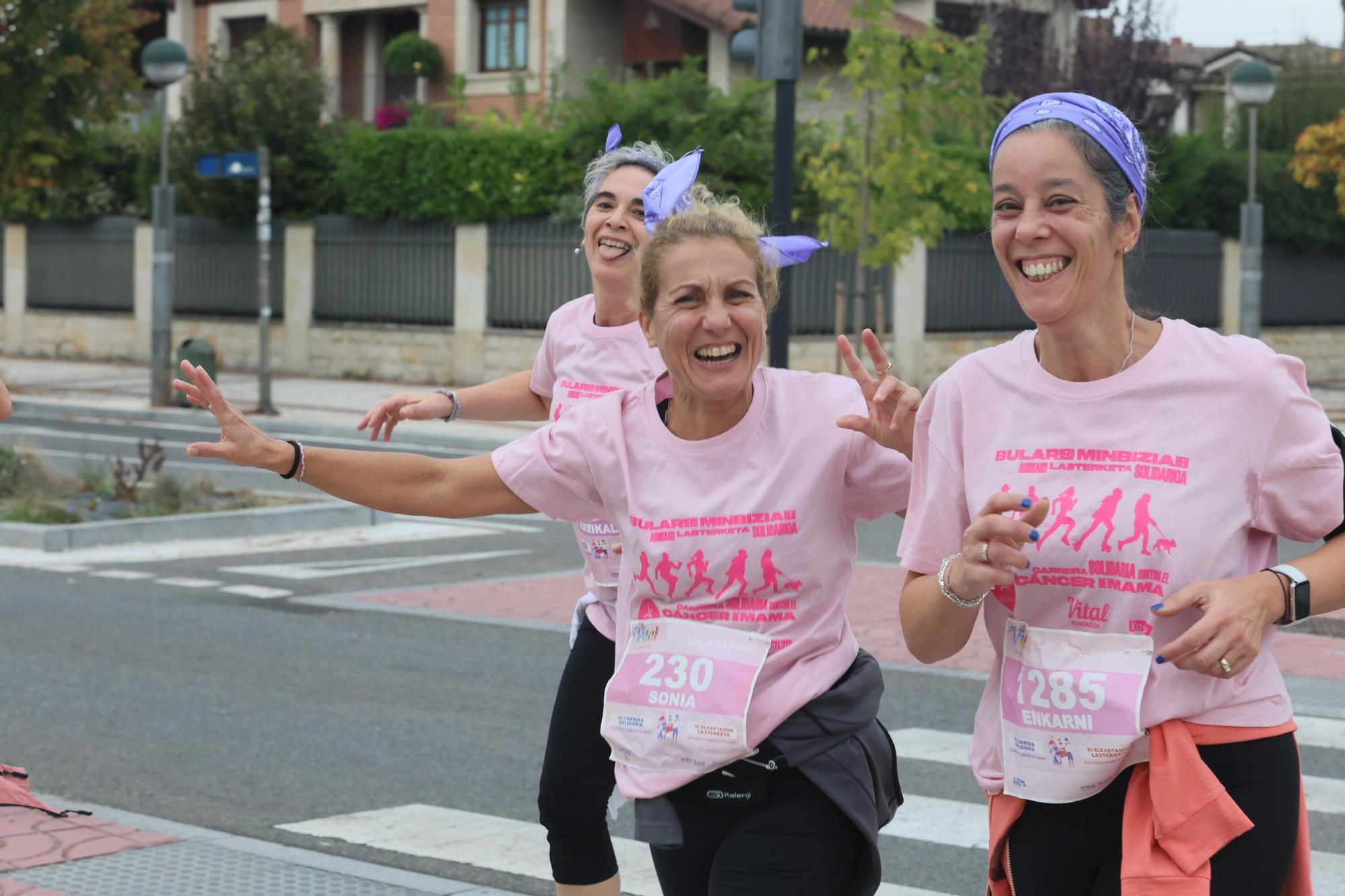 En imágenes: Vitoria se vuelca con la VI Carrera Solidaria contra el Cáncer de Mama