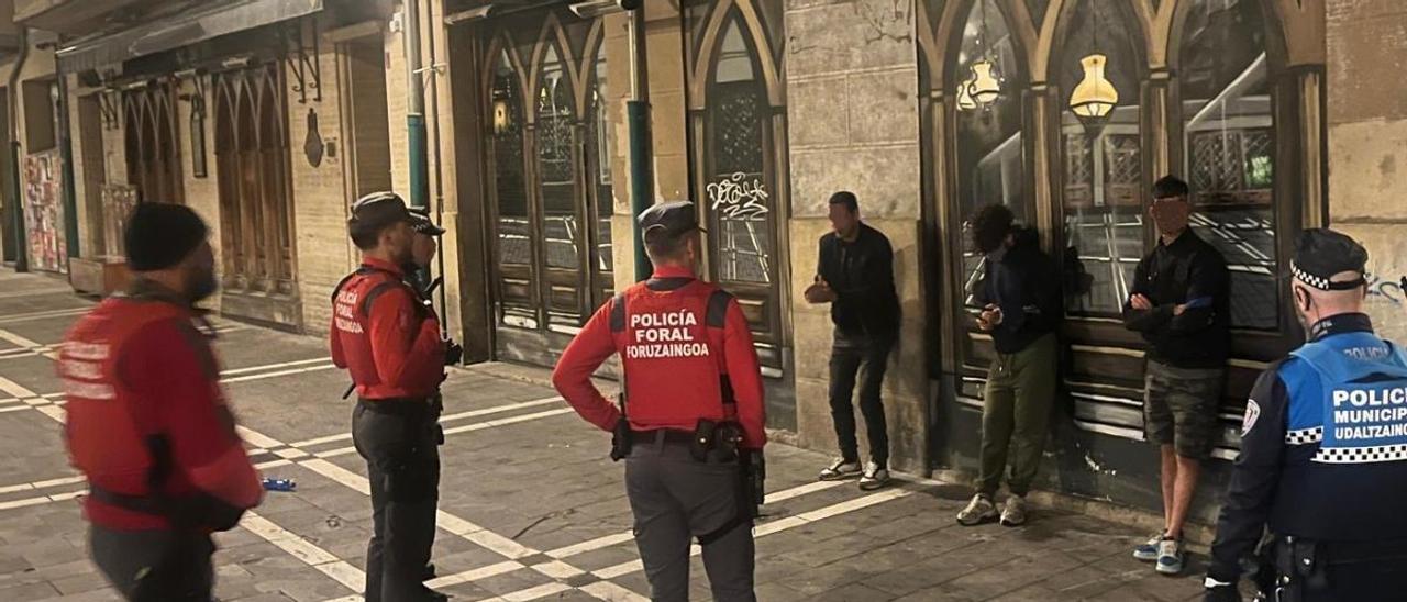 Tres detenidos en el Casco Viejo de Pamplona por robo y por intimidar y acosar a viandantes