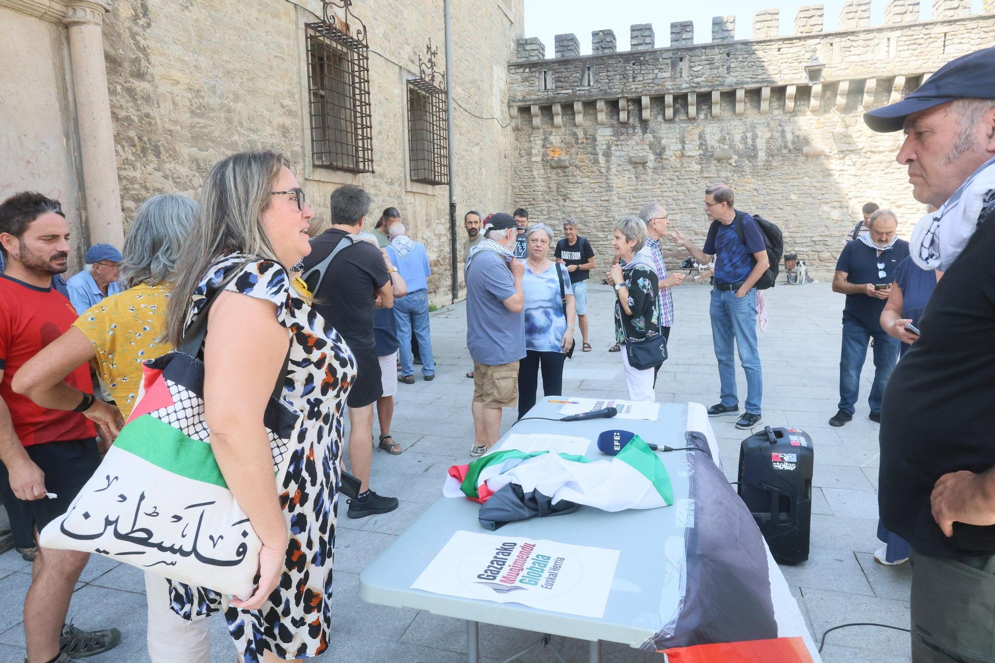 En imágenes: Encierro y ayuno en Vitoria-Gasteiz para apoyar a la 'Global Sumud Flotilla'