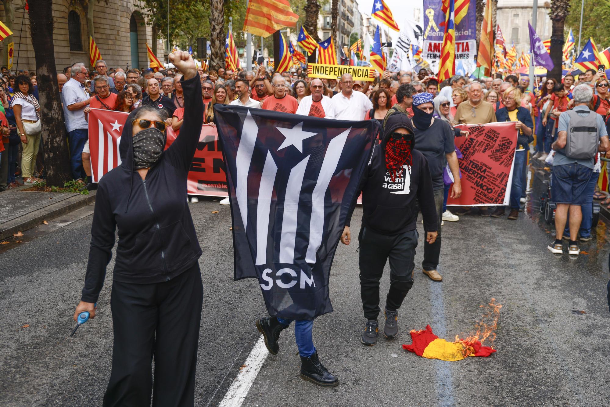 Unos 41.500 independentistas se manifiestan en la Diada en Barcelona, Girona y Tortosa