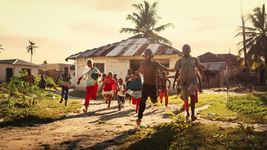 Hamahiru mila haur hiltzen dira egunero