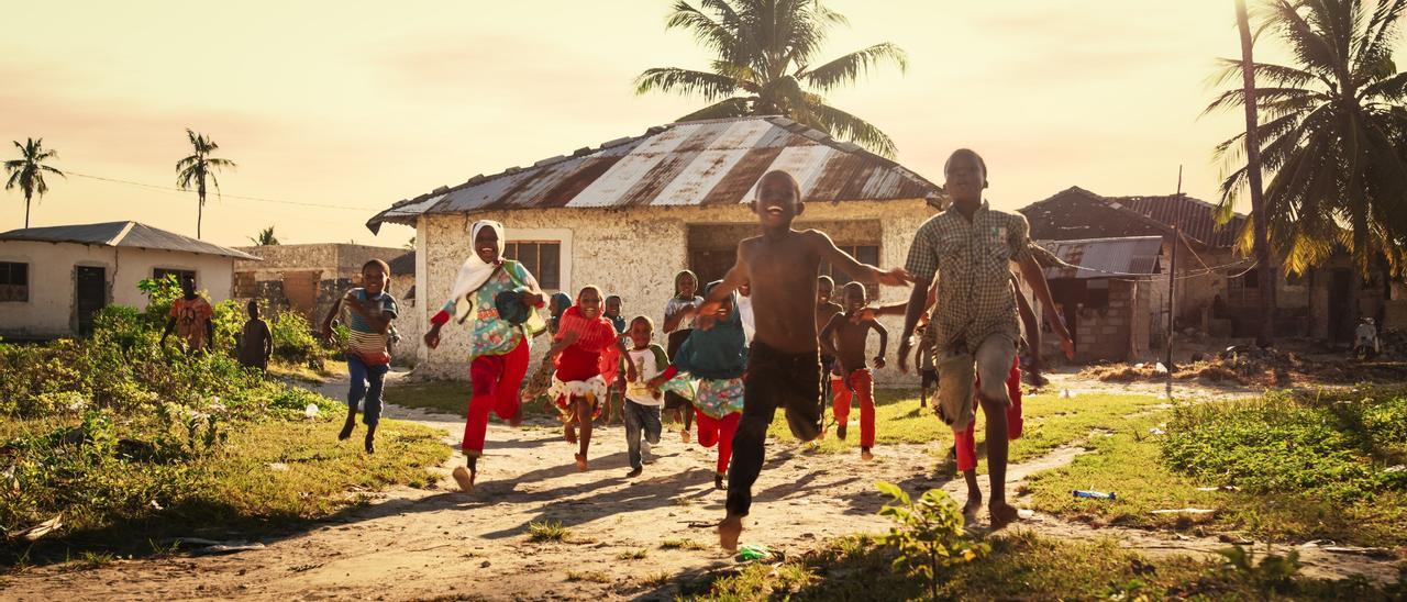 Hamahiru mila haur hiltzen dira egunero