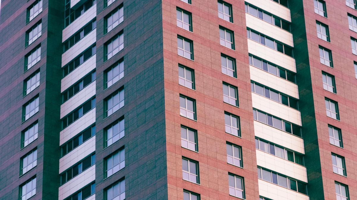 Exterior de un edificio de viviendas.