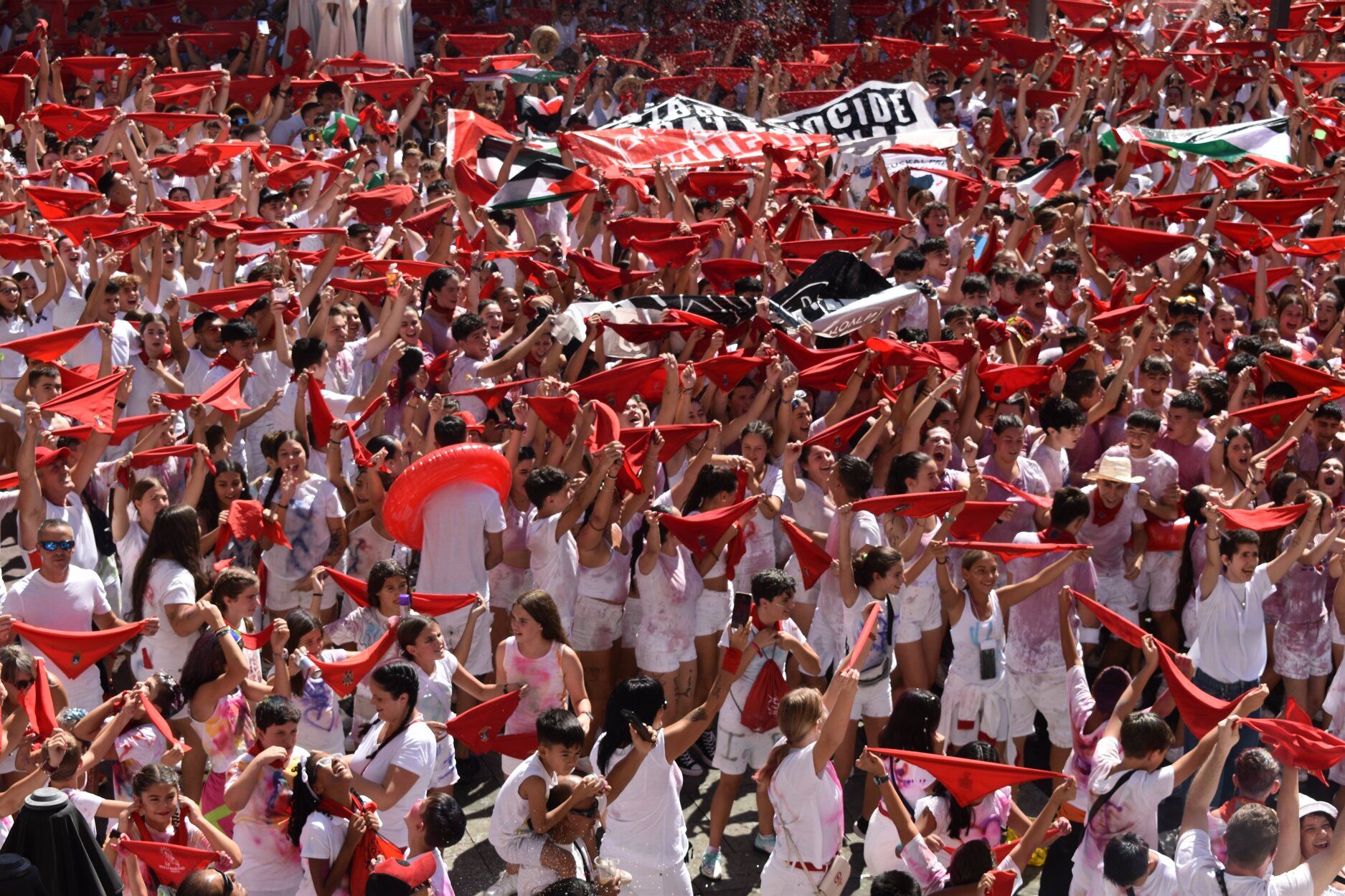 Fotos del chupinazo de fiestas de Peralta