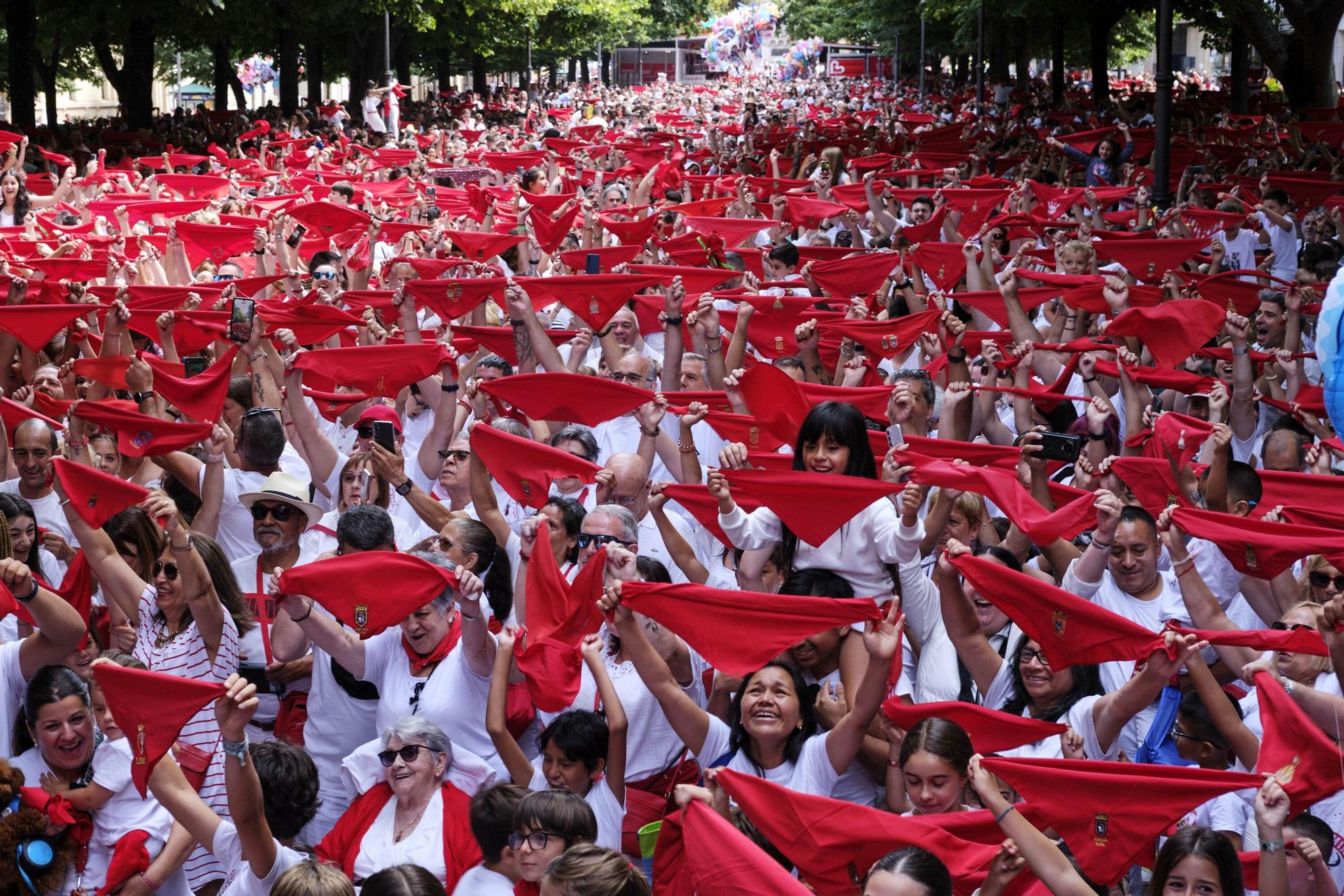 Fotos del  Chupinazo de San Fermín 2025 en Pamplona: ¡La fiesta más internacional se enciende con un grito solidario por Palestina!