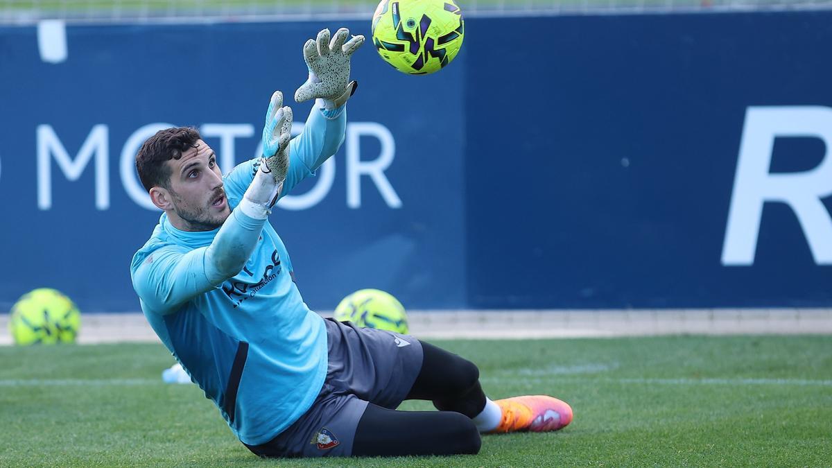 Sergio Herrera, en el entrenamiento de Osasuna de este viernes.