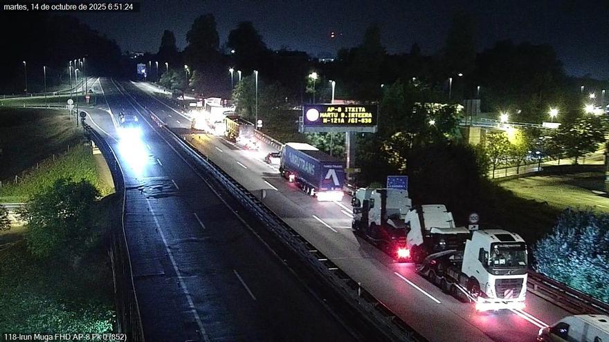 Cortada la autopista en Irun tras un accidente