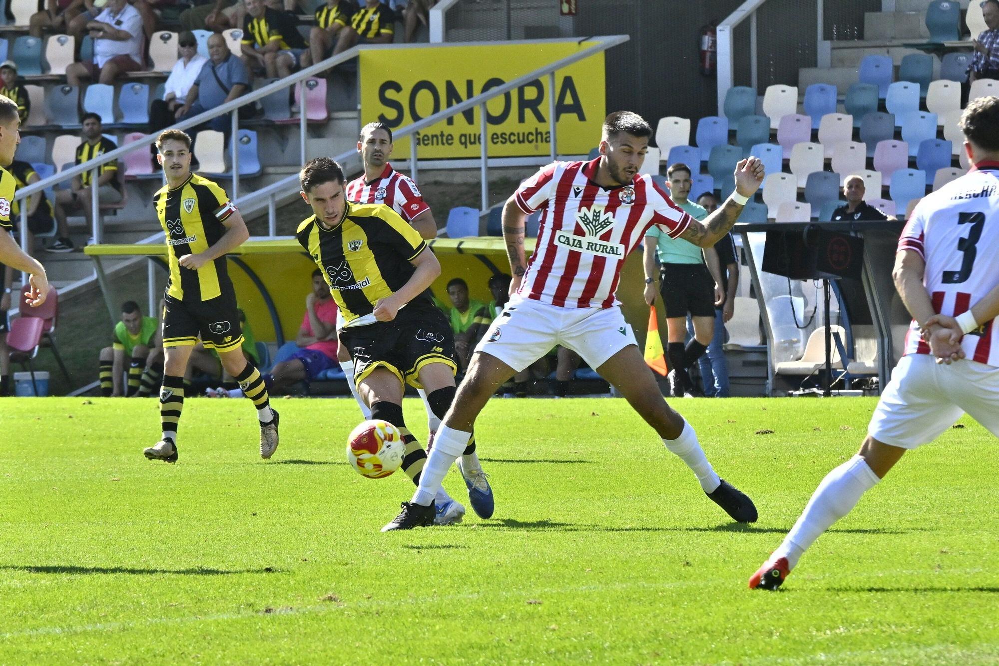 En imágenes: Ekaitz rescata a tiempo el primer punto del Barakaldo