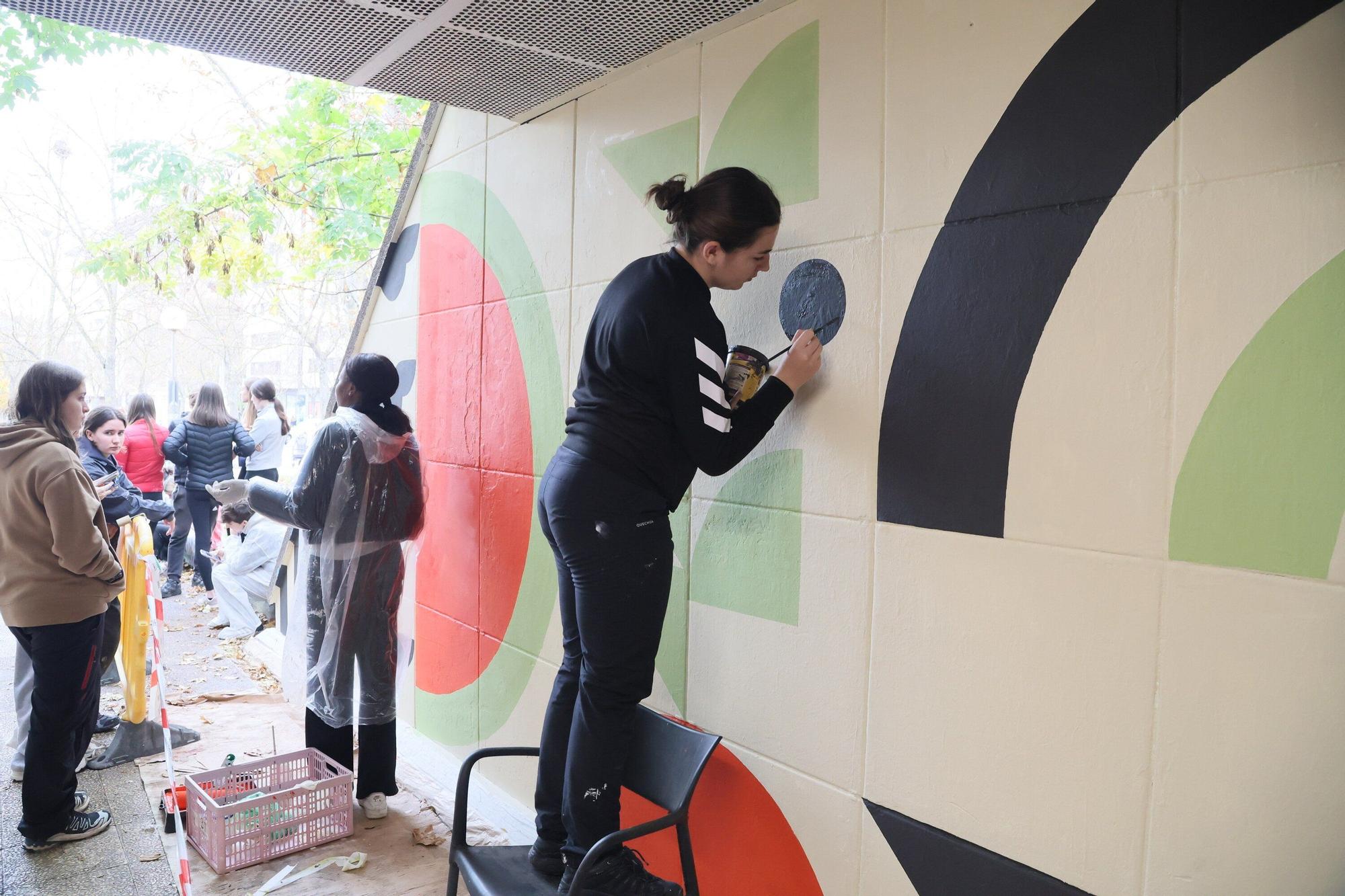 En imágenes: El túnel de Teodoro Dublang renueva su imagen gracias al alumnado de IDarte