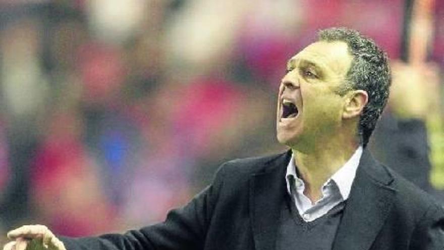 Caparrós llega a Mallorca a poner paz